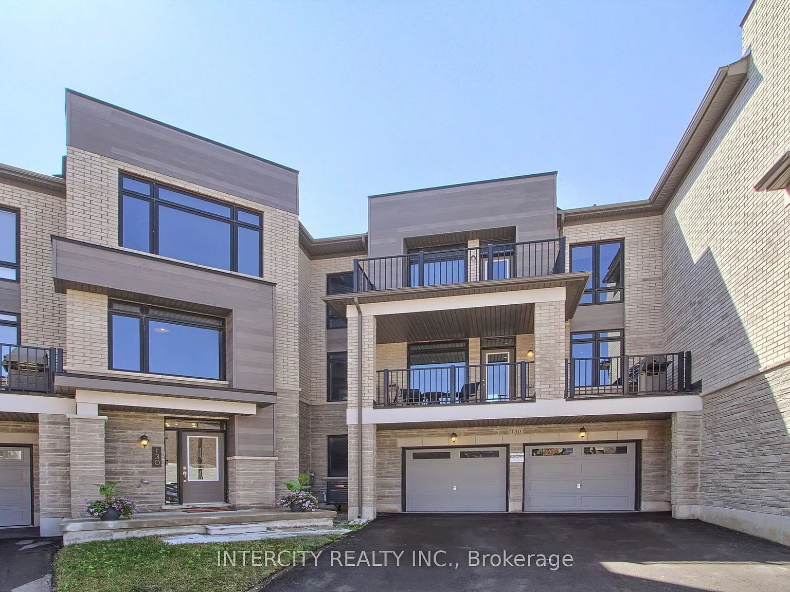 4 bed, $4,800 — Photo 1