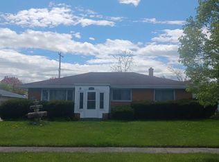 8805 W Kiehnau Ave, Milwaukee, WI 53224