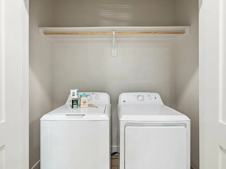 Full Sized Washer/Dryer