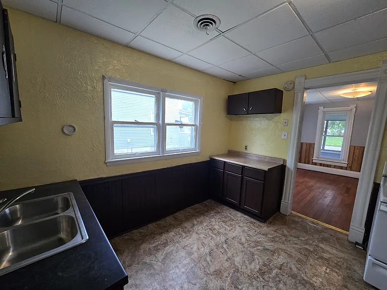232 Center St — Photo 16