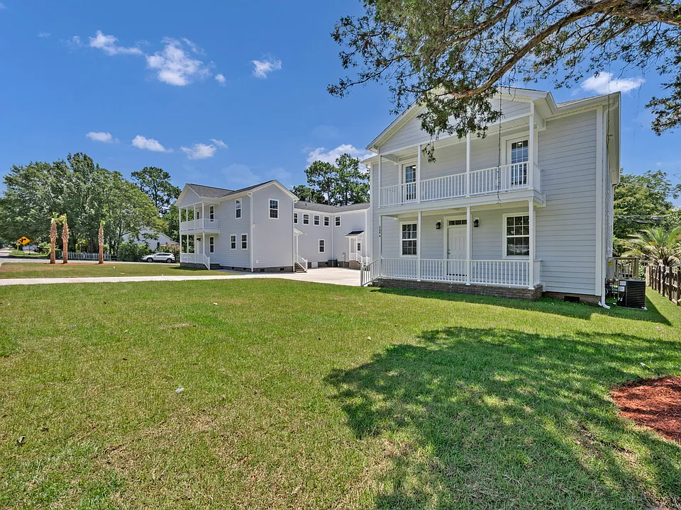 1156 Olympia Ave #1
