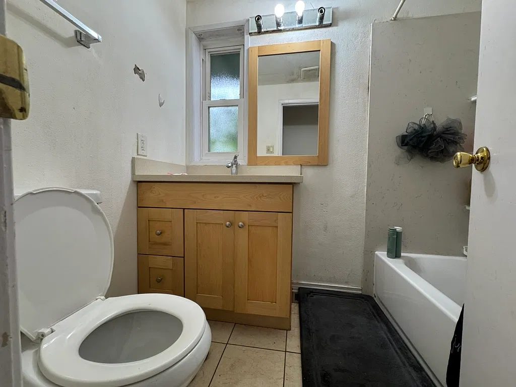 4 bed, 2.5 bath, 1850 sqft, $4,300 — Photo 3