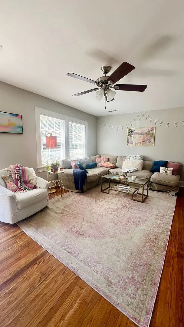 3 Beds 2 Baths - fenced in backyard — Photo 3