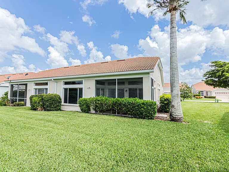 12855 Devonshire Lakes Cir — Photo 39