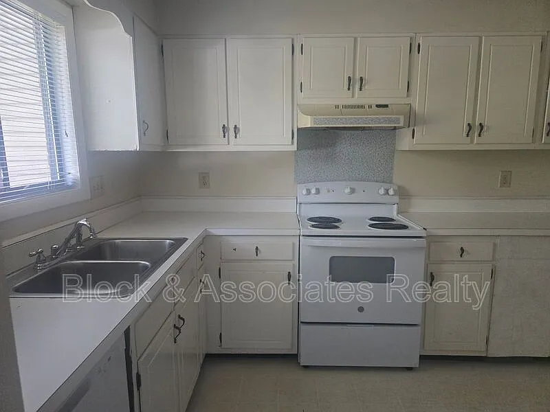 3 bed, 2.5 bath, $1,455 — Photo 4