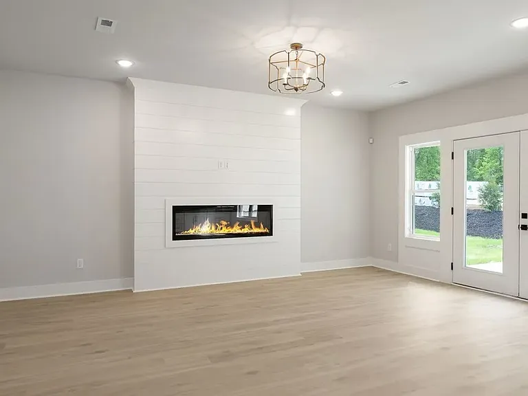 344 S Walnut Ave — Photo 4