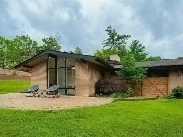 2 Sunswept Dr, Saint Louis, MO 63141