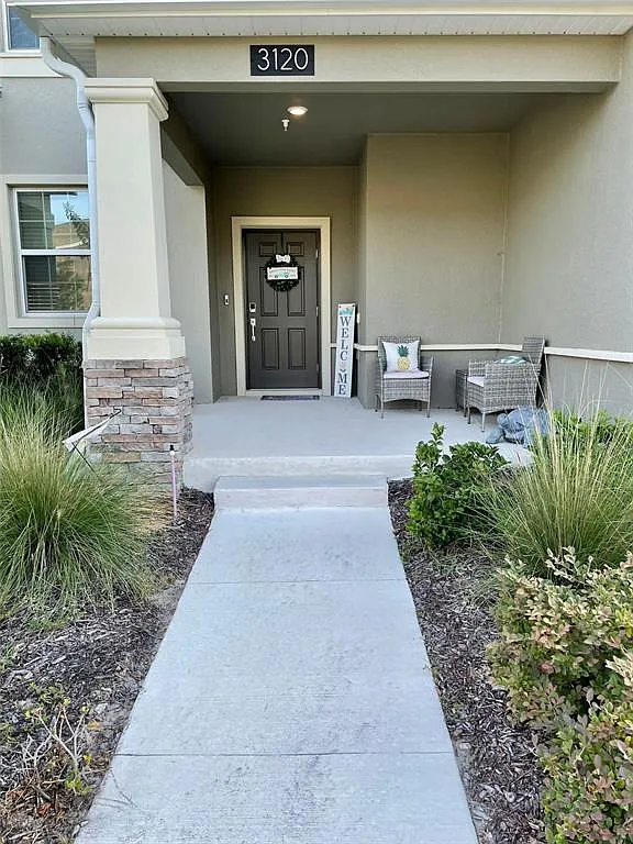 4 bed, 3.0 bath, 1991 sqft, $2,700 — Photo 2