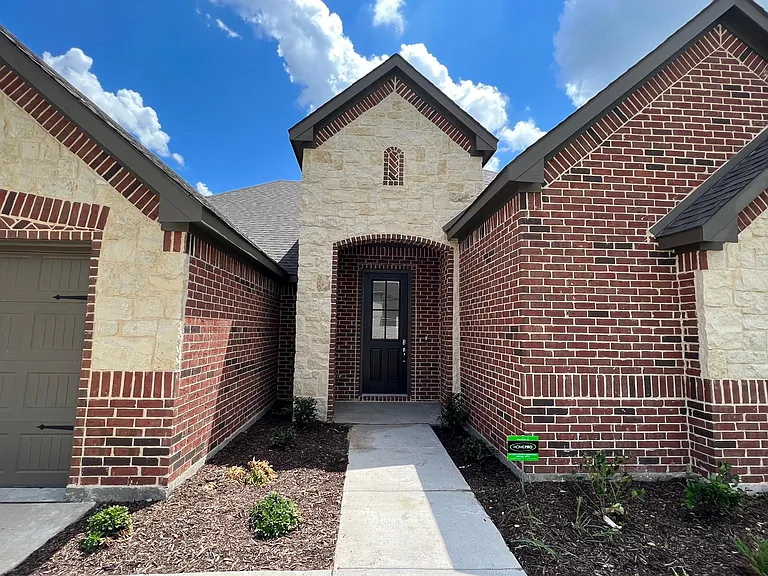 684 Avalon Dr — Photo 4