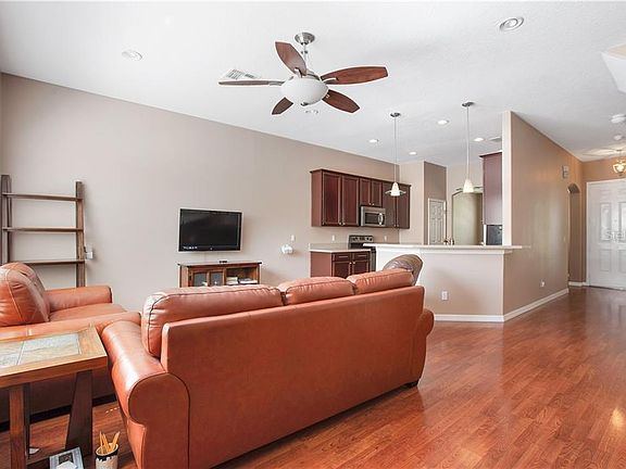 4th image of 208 High Castle Ln