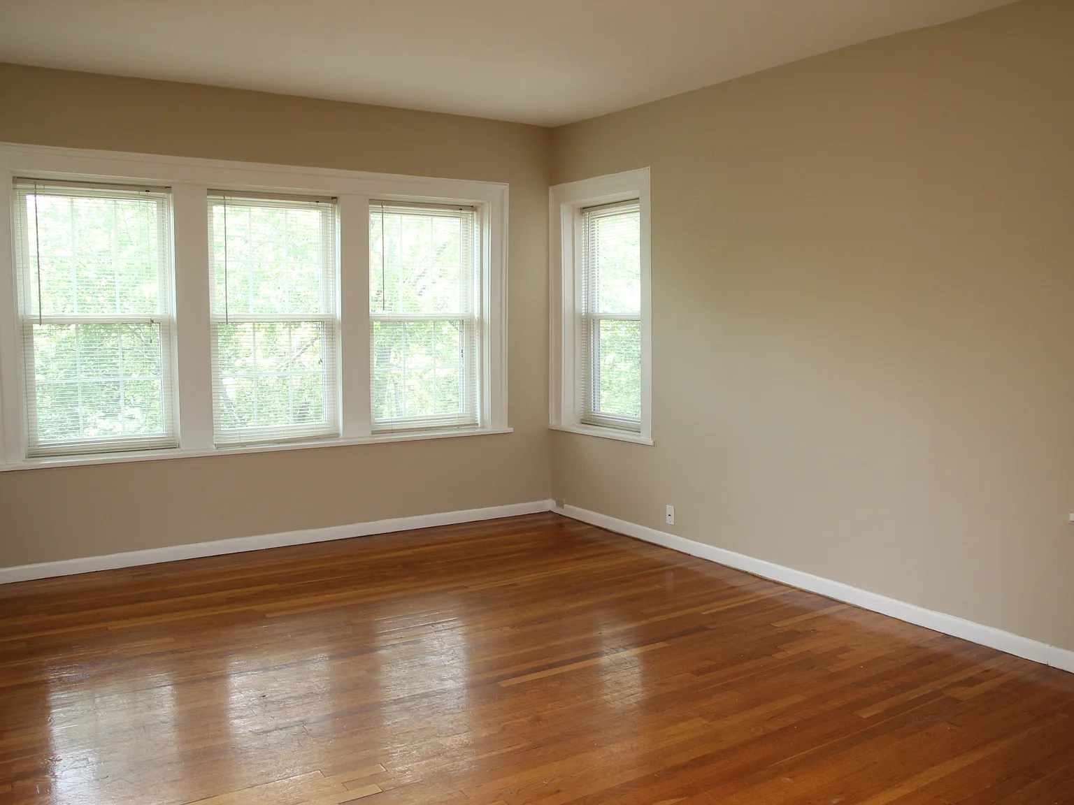 2 bed, 1200 sqft, $1,895 — Photo 2