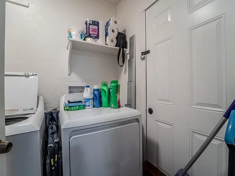 824 C St — Photo 8