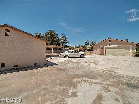 3rd image of 4437 Palomino Estates St