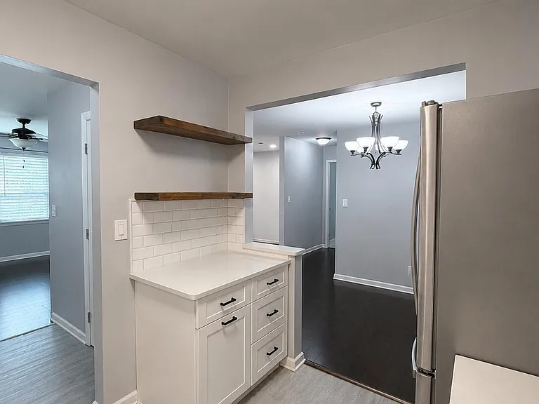 704 Wellington Pl — Photo 5
