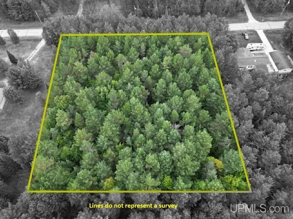 5455 Chaison Rd, Gladstone, MI 49837