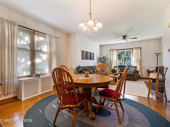 4th image of 211 E Schiller St