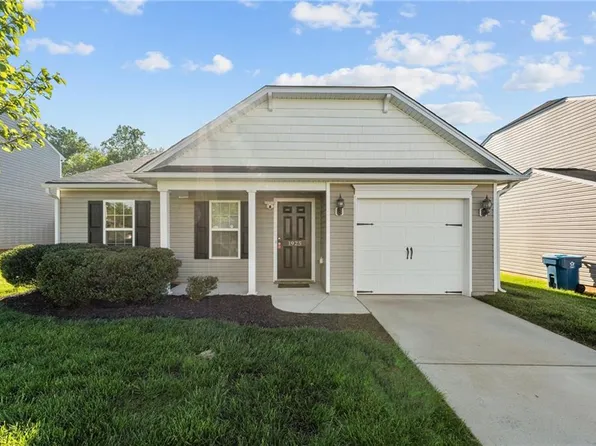1925 Newcomb Dr, Whitsett, NC 27377