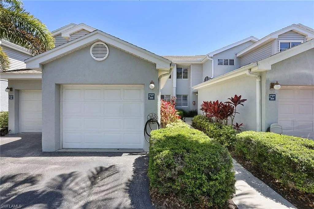 3 bed, 2.0 bath, 1590 sqft, $5,250 — Photo 2
