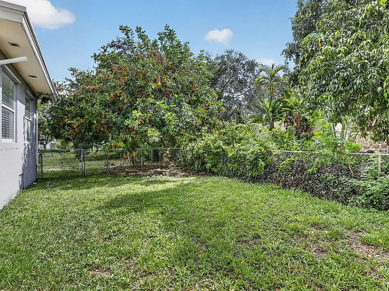 2465 Taylor St — Photo 30