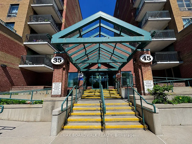 35 Holland Ave #907 — Photo 2