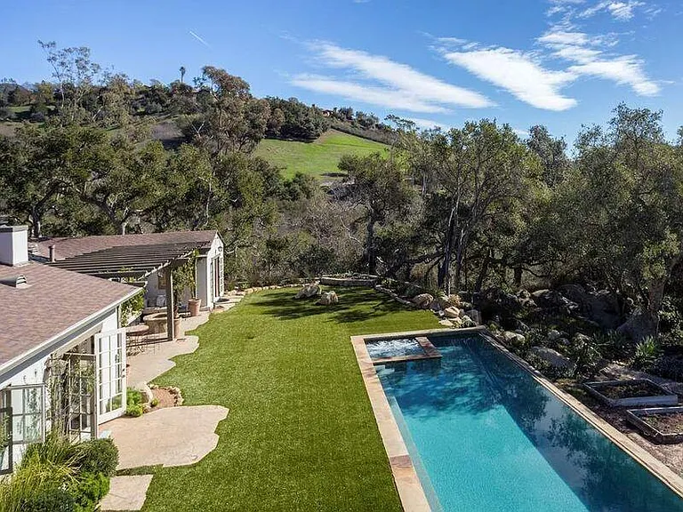 696 Ladera Ln — Photo 11