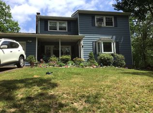 20 Lyndon Ln, New Windsor, NY 12553