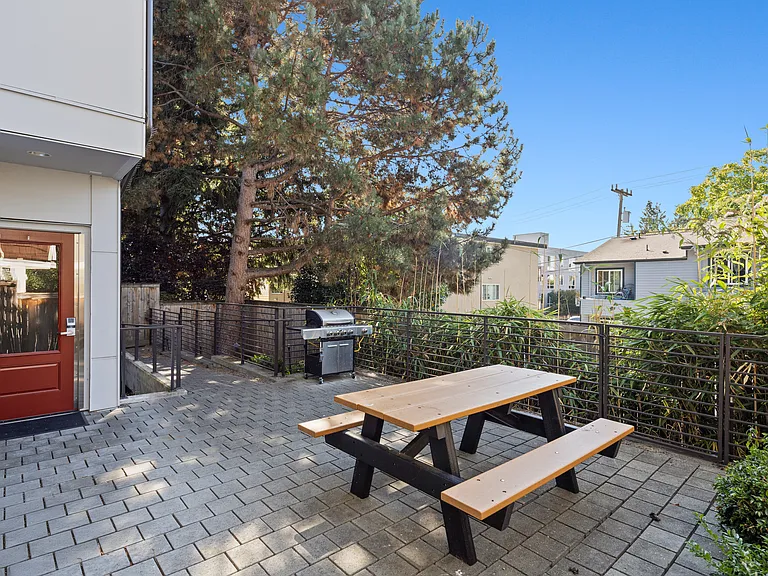 3635 Phinney Ave N — Photo 10