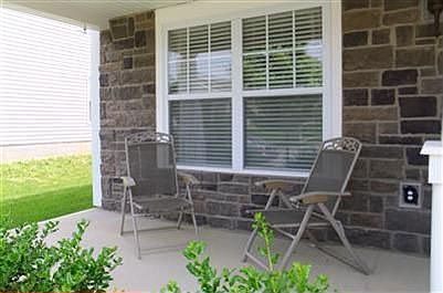 3rd image of 968 Applecross Dr
