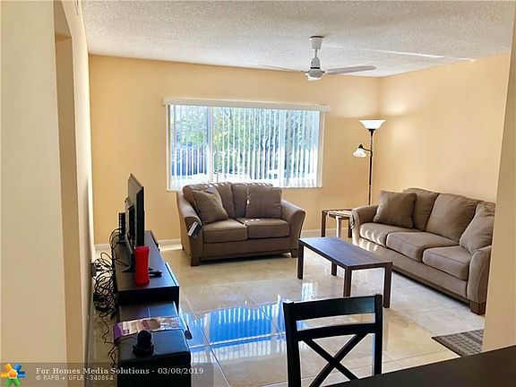 3rd image of 2210 NE 56th Pl APT 122