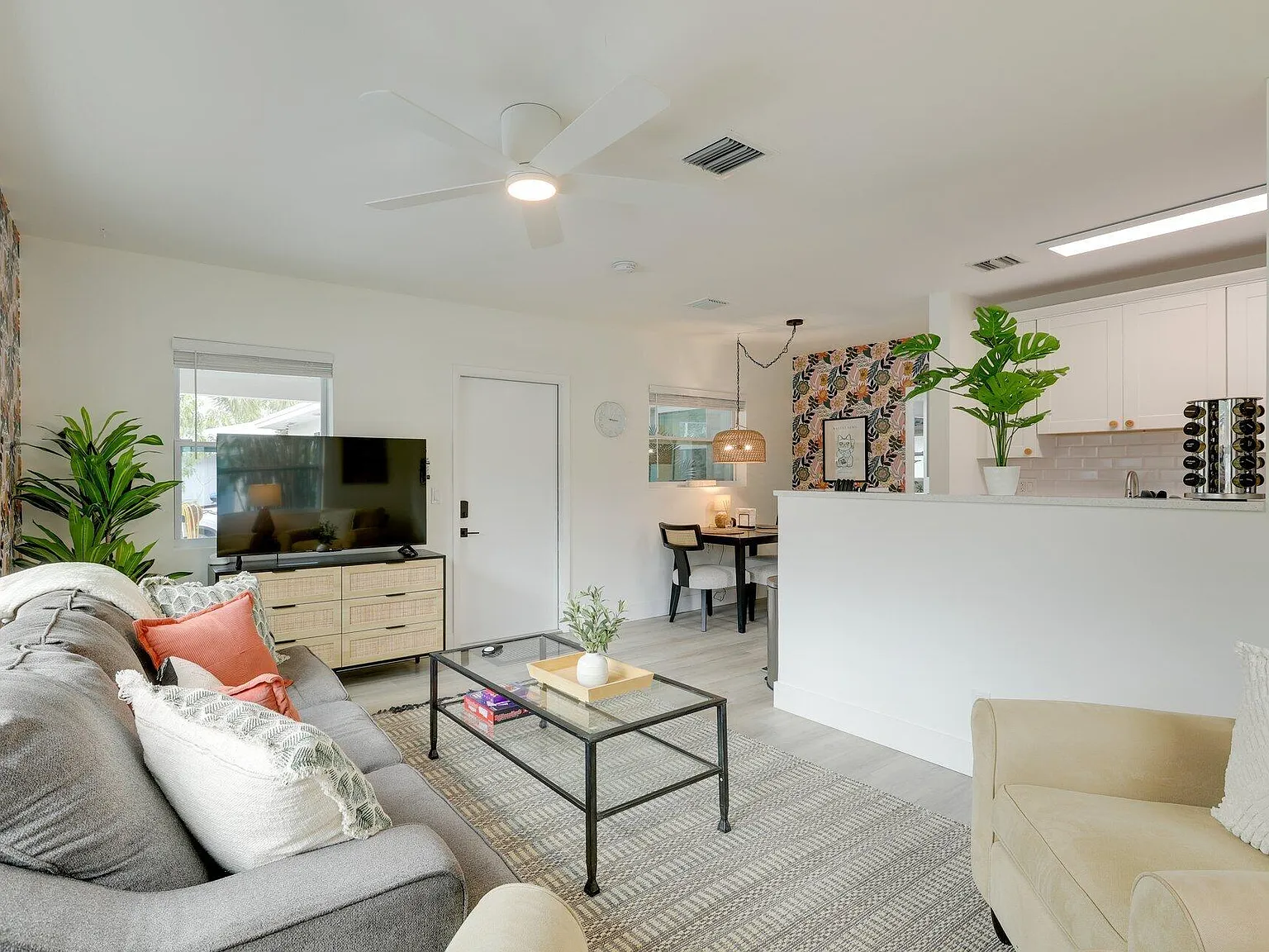 2 bed, 1.0 bath, 774 sqft, $3,500 — Photo 4