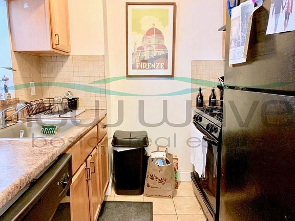 4th image of 4 Greenwich St #1