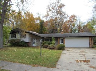 390 Timber Dr, Coloma, MI 49038