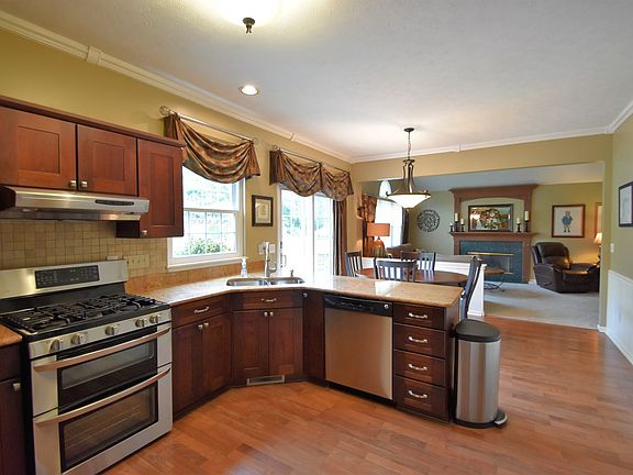 4th image of 27002 Valeside Ln