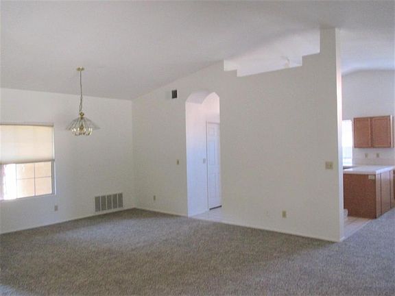 4th image of 2657 Maple Dr