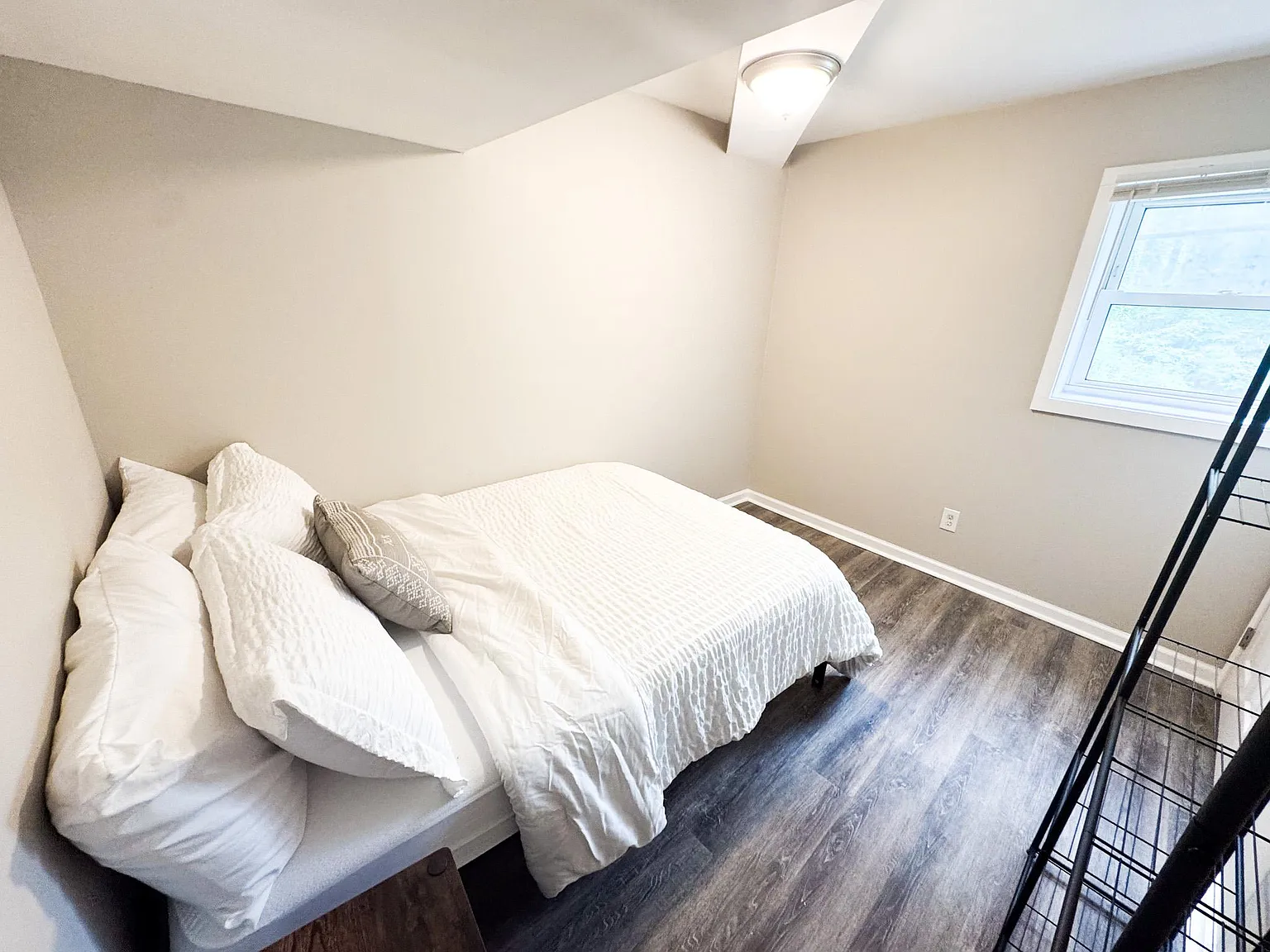 4 bed, 4.0 bath, 2400 sqft, $724 — Photo 1