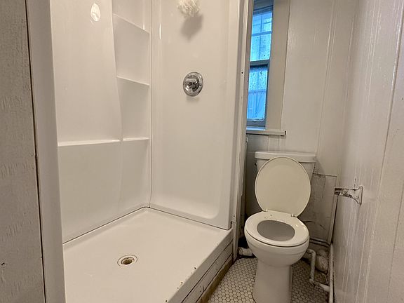 3rd image of 917 Park Ave #7