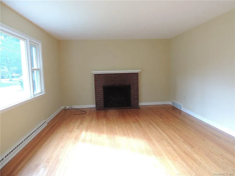 87 Hotchkiss Grove Rd — Photo 6