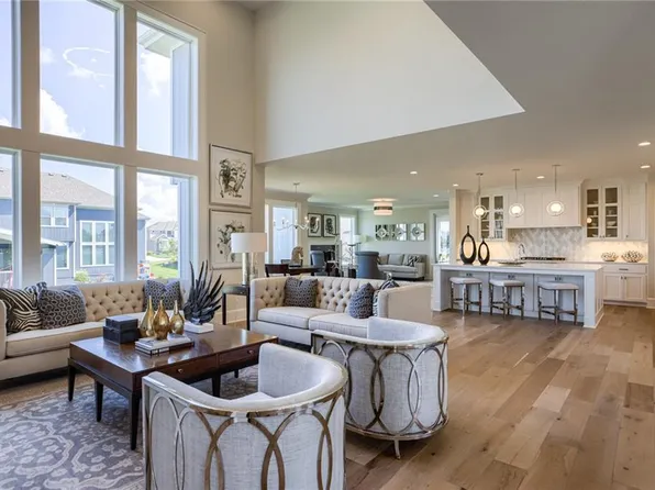 2819 W 175th Ter, Overland Park, KS 66085