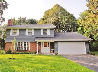 326 Suffield Ct, Geneva, IL 60134