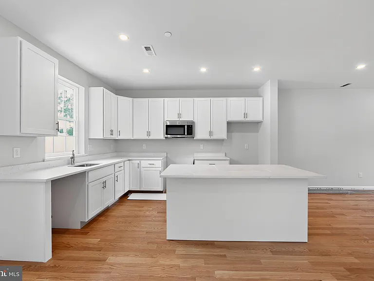 1 N Girard Ave #101 — Photo 1