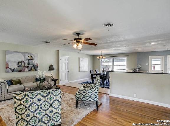 4th image of 503 Woodcrest Dr