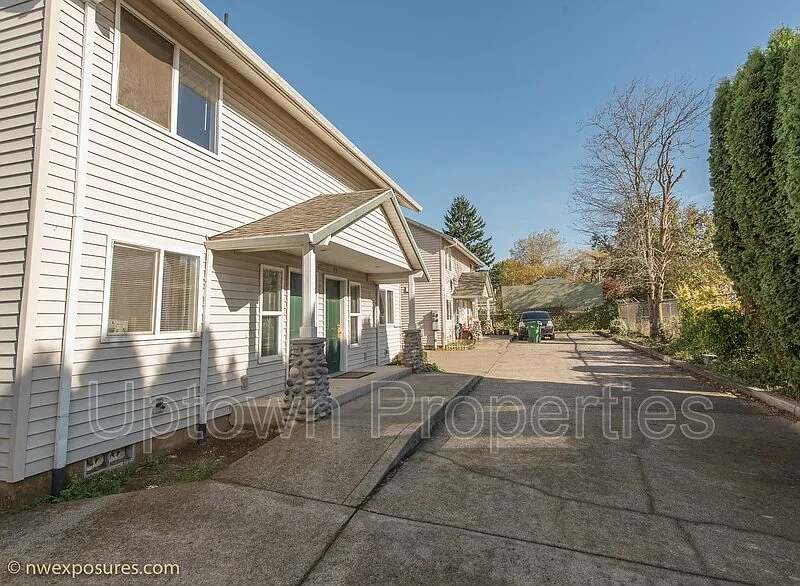 2 bed, 1.5 bath, 950 sqft, $1,495 — Photo 3