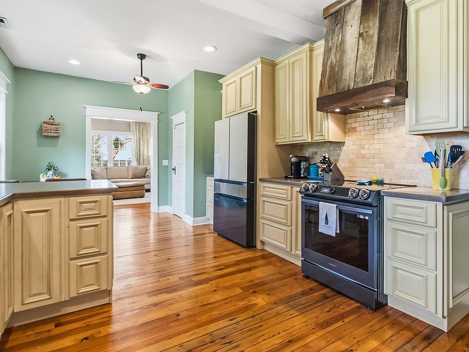 1st image of 2075 Old Whitley Rd