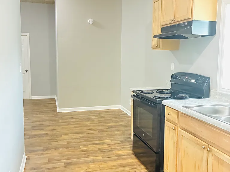 401 S Gray St — Photo 5