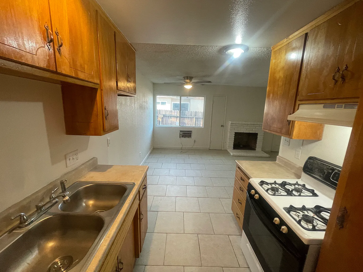 1 bed, 692 sqft, $1,000 — Photo 4