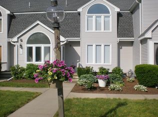 35 Pilgrim Village Rd APT 103, Taunton, MA 02780