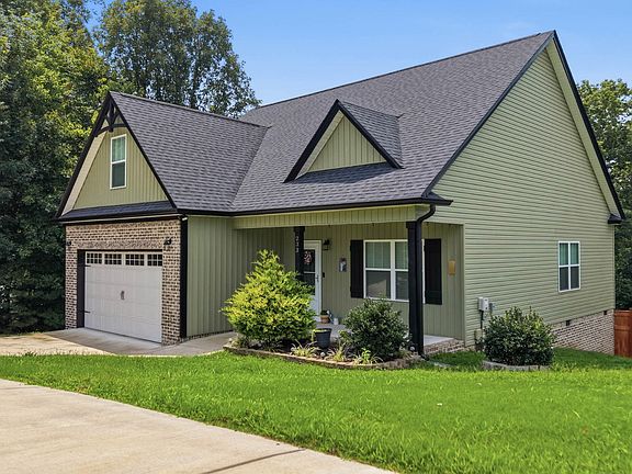 2nd image of 233 Eastview Cove Dr SE