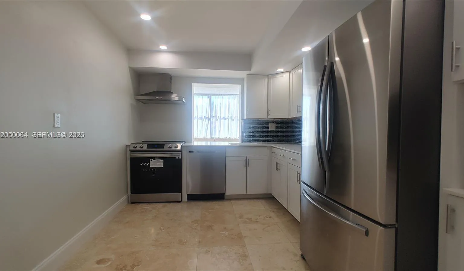 1000 Parkview Dr — Photo 3