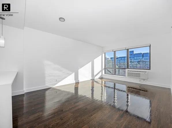 11-25 45th Avenue image 1 of 19