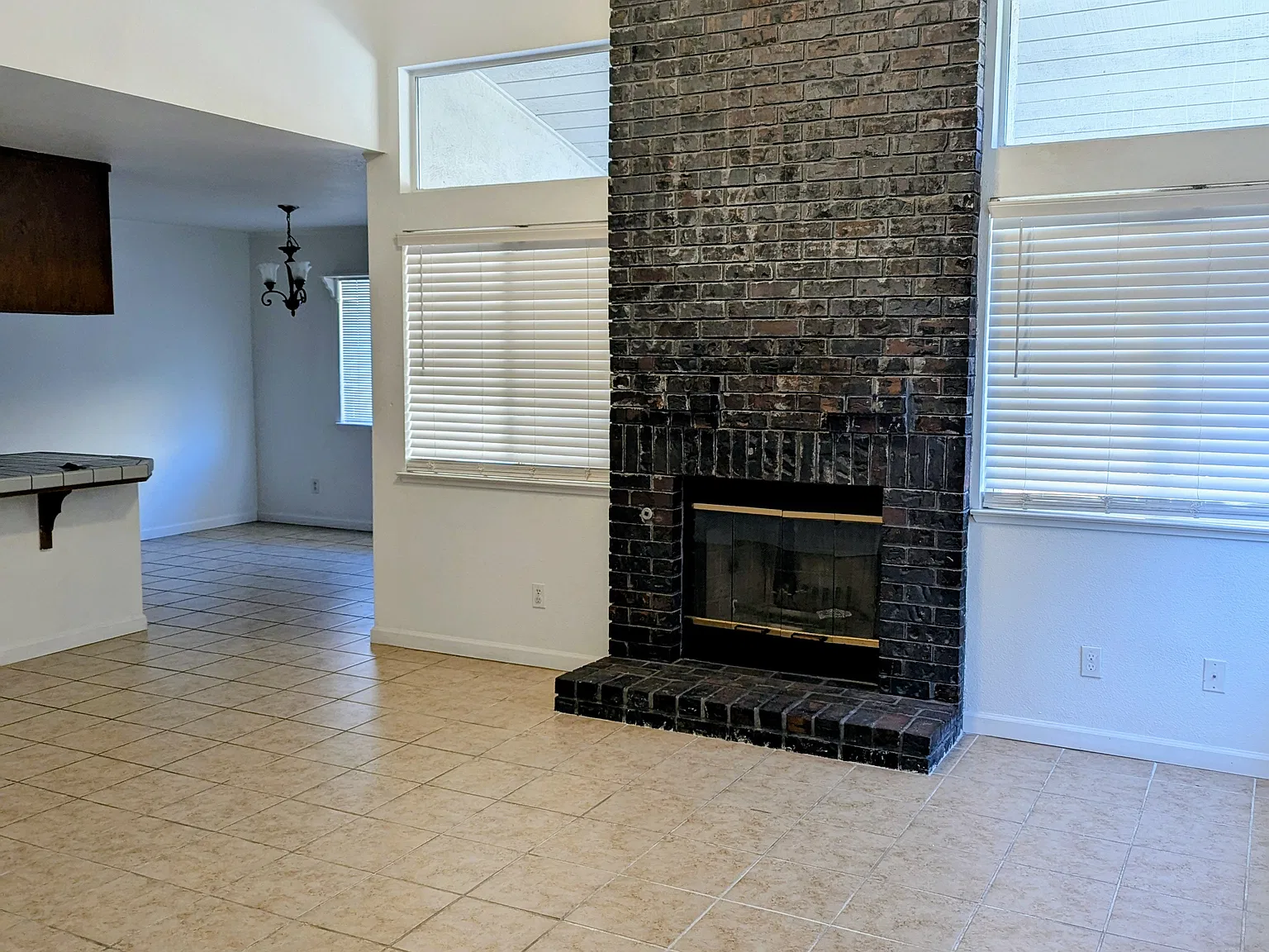 3 bed, 1313 sqft, $2,250 — Photo 2